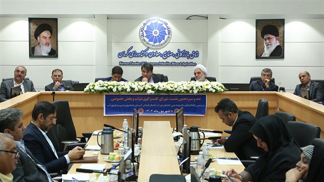 رئیس اتاق کرمان بازمهندسی کشاورزی را مهم دانست و اظهار کرد: کشاورزی استان کرمان با این روند مصرف آب، الگوی کشت و سایر مسائل موجود، قطعا دوام نمی آورد و دیر یا زود از صحنه اقتصاد استان خارج می شود.