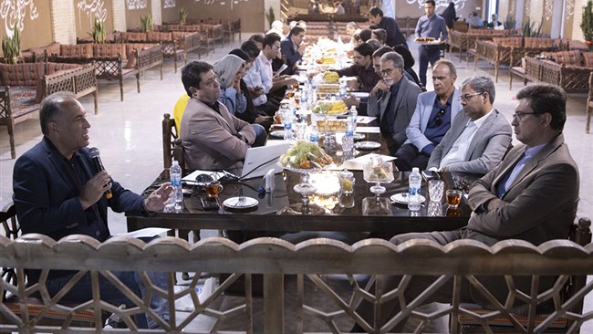 رییس کمیسیون گردشگری اتاق بازرگانی یزد در نشست این کمیسیون که با مشارکت اتاق جوانان در مجموعه «نیر زیبای من» برگزار شد، بر لزوم توجه جدی به حوزه‌های طبیعت‌گردی، صنایع‌دستی، فرش و به‌ویژه گردشگری کشاورزی تأکید کرد.
