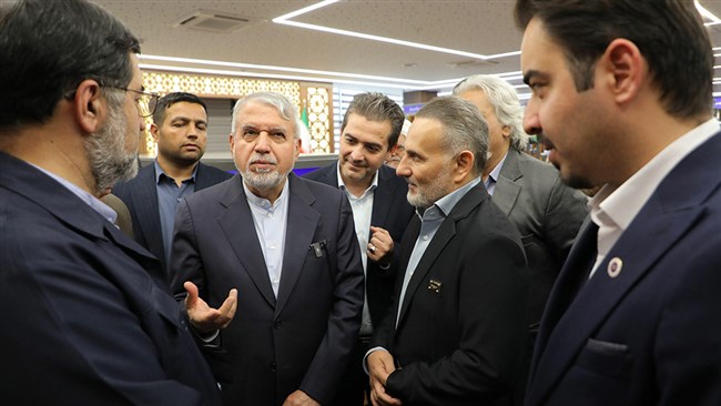 وزیر میراث فرهنگی، گردشگری و صنایع دستی در جریان سفر به قم و بازدید از نمایشگاه دائمی توانمندی‌های تولیدی و صادراتی استان در محل اتاق قم، بر ضرورت بهره‌گیری از این ظرفیت برای توسعه اقتصادی و صادراتی کشور تأکید کرد.