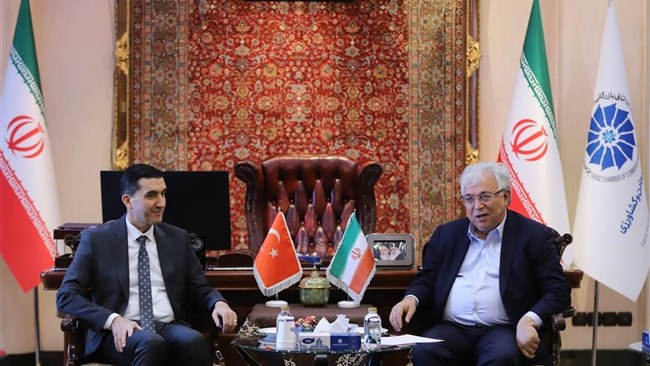 یونس ژائله، رئیس اتاق بازرگانی تبریز در دیدار با «مته زائیم اوغلو» سرکنسول جمهوری ترکیه در تبریز بر لزوم توسعه ارتباطات بین تجار استان آذربایجان‌شرقی و ترکیه تاکید کرد.