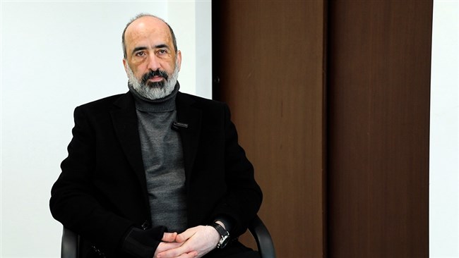 نایب‌رئیس کمیسیون صنعت اتاق ایران، با بیان اینکه بسته حمایتی دولت از صنایع مبهم است، گفت: بهترین شیوه حمایت از صنایع امهال بدهی‌های بانکی، مالیاتی و بیمه‌ای شرکت‌هاست.