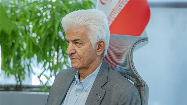 محمدرضا نجفی منش، عضو هیات نمایندگان اتاق ایران معتقد است: دولت همزمان با بسته تسهیلاتی 700 همتی برای حمایت از صنایع، باید فکری به حال مابه التفاوت نرخ ارز برای محموله های ترخیص شده با ارز تالار اول کند.