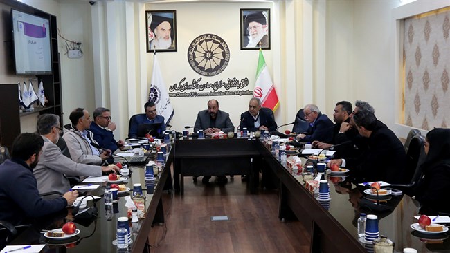 رئیس کمیسیون معدن اتاق کرمان با اشاره به اینکه گوهرسنگ ها در استان متولی ندارند، گفت: اطلس جامع گوهرسنگ ها برای معرفی انواع سنگ های گران بهای استان و مشخص کردن معادن مربوط به این سنگ ها تهیه و تدوین شود.