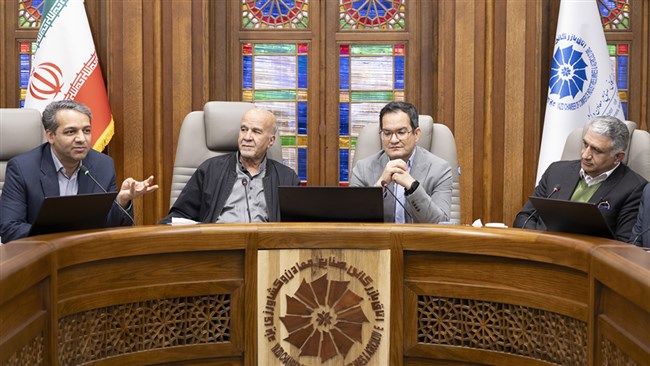 رئیس شورای پژوهشی اتاق یزد اظهار کرد: تغییر اقلیم یکی از مهم‌ترین چالش‌های پیش‌روی استان یزد به شمار می‌رود که آثار آن بخش‌های کشاورزی، صنعت، معدن و منابع آب و خاک را به‌طور مستقیم تحت تأثیر قرار داده است.