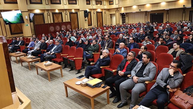 بیستمین دوره همایش هوش سبز با هدف صیانت از ارزش‌های اقتصادی و زیست‌محیطی کشور به همت انجمن مدیریت سبز ایران و با همکاری 15 اتاق بازرگانی و 25 تشکل اقتصادی، در محل اتاق ایران برگزار شد.