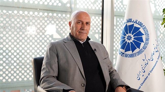 رئیس کمیسیون صنایع اتاق ایران می‌گوید: یکسان سازی نرخ و حذف ارز ترجیحی، به تثبیت بازار در میان مدت می‌انجامد هرچند در این میان نیاز چندین برابری برای تامین نقدینگی ایجاد شده واعتبار 700 همت هم جوابگوی آن نیست.