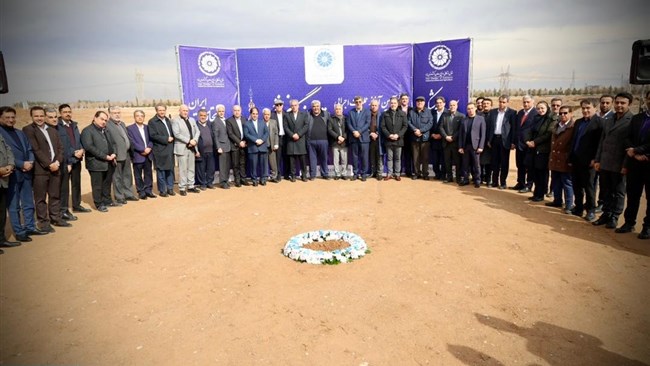 با حضور محمدرضا بهرامن و پیام باقری، نواب رییس اتاق ایران، ابوالفضل روغنی، دبیرکل این اتاق، مجتبی دستمالچیان،رییس اتاق یزد و محمدرضا بابایی، استاندار یزد، آیین کلنگ‌زنی پروژه ۵هکتاری ساختمان جدید اتاق یزد برگزار شد.