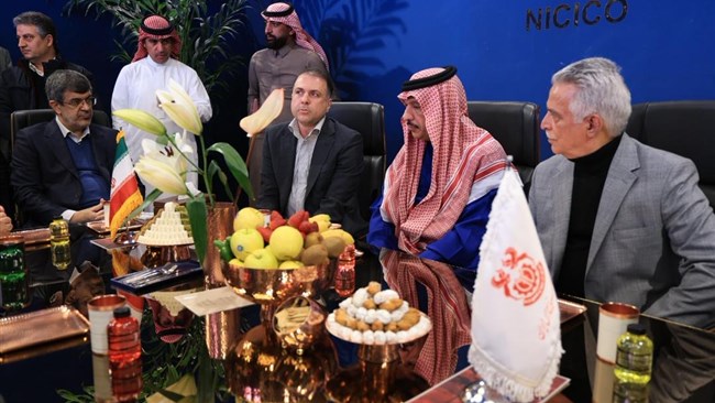 دهمین نمایشگاه بین المللی صنایع معدنی یزد با حضور محمدرضا بهرامن و پیام باقری، نواب رئیس اتاق ایران، عبدالله بن سعود العنزی سفیر عربستان در ایران و مجتبی دستمالچیان رییس اتاق یزد، افتتاح شد.