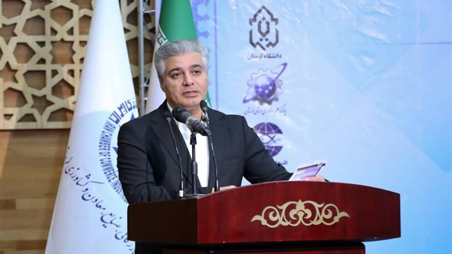 رئیس اتاق خرم آباد با تاکید بر ضرورت حرکت آبزی‌پروری به سمت هوشمندسازی و فناوری‌های نوین گفت: آبزی‌پروری دیگر یک فعالیت محدود کشاورزی نیست و به یکی از پایه‌های اصلی امنیت غذایی و توسعه پایدار تبدیل شده است.