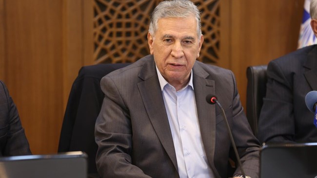 رییس اتاق ایران با بیان اینکه تحریم‌های ظالمانه چندین سال است فشار بسیار مضاعفی ایجاد کرده‌اند، گفت: تحریم‌های داخلی اجازه نمی‌دهند که مسائل اقتصادی حل شوند.