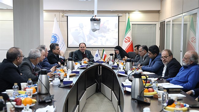 نشست کمیسیون انرژی اتاق ایران با حضور نمایندگان فعلی و سابق مجلس، به صحنه‌ای برای بیان صریح انتقادات فعالان بخش خصوصی و کارشناسان از ساختارهای ناکارآمد، ترک‌فعل‌های اجرایی و نبود دیپلماسی انرژی تبدیل شد.