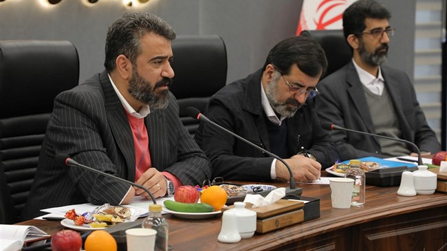 رئیس اتاق قم در هفتاد و هشتمین نشست شورای گفتگوی دولت و بخش خصوصی استان گفت: اجرای موفق سیاست ارزی در گرو شفافیت کامل در فرآیندها و پرهیز از تصمیم‌های چندگانه و متناقض توسط نهادهای مختلف است.