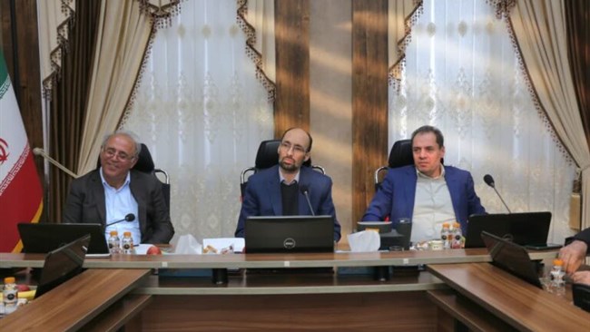 رئیس اتاق اراک در نشست معاون راهبردی رئیس قوه قضائیه با فعالان اقتصادی حوزه کشاورزی و دامپروری استان مرکزی، درباره تهدید امنیت غذایی کشور در پی جهش نرخ ارز نهاده‌ها هشدار داد.