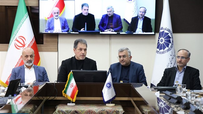 در نشست شورای روسای کمیسیون‌های اتاق ایران بر ضرورت بازتعریف رابطه اتاق ایران و معاونت دیپلماسی اقتصادی وزارت امور خارجه تأکید و عنوان شد: ارتباط ساختاری بخش خصوصی و وزارت خارجه نیازمند تدوین یک نقشه راه مشخص است.