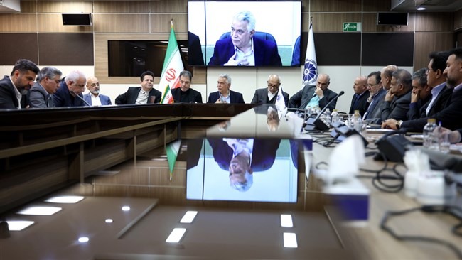 در نشست شورای رؤسای اتاق‌های سراسر کشور، نایب‌رئیس اتاق ایران ضمن تشریح انتقادات بخش خصوصی به ساختار مالیاتی لایحه بودجه ۱۴۰۵، الزامات اجرای سیاست تک‌نرخی شدن ارز و شرایط تنظیم بازار پایان سال را تبیین کرد.