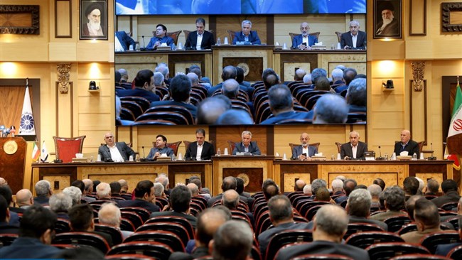 اعضای اتاق ایران در حاشیه آخرین نشست هیات نمایندگان در سال ۱۴۰۴ و در آستانه مذاکرات ایران و آمریکا خواستار تمرکز بر رفع موانع تجاری و تحریم‌ها شدند.