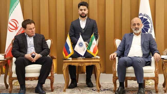 قدیر قیافه نایب‌رئیس اتاق ایران و لئونید لوججکو رئیس شورای تجاری روسیه و ایران در اتاق ایران با یکدیگر دیدار و بر لزوم اصلاح محدودیت‌های گمرکی و سرعت‌بخشی به روند تجارت میان دو کشور تأکید کردند.