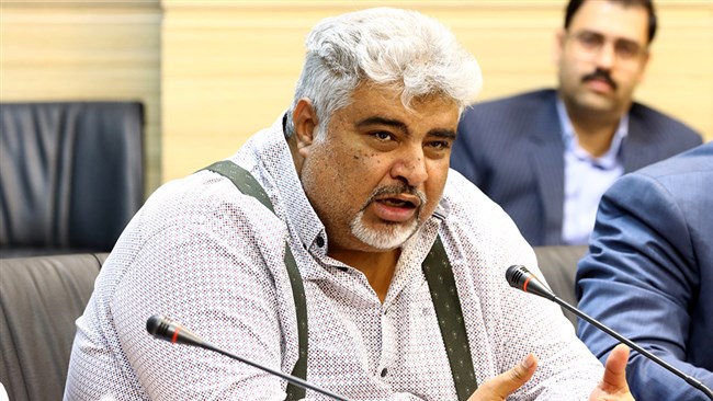 رئیس اتاق یزد با اشاره به شرایط خاص کشور گفت: بلاتکلیفی حاکم بر فضای اقتصادی، عملاً بسیاری از فعالیت‌ها را قفل کرده است؛ به‌گونه‌ای که آثار این سردرگمی برای صنعت، حتی می‌تواند سنگین‌تر از شرایط جنگی باشد.