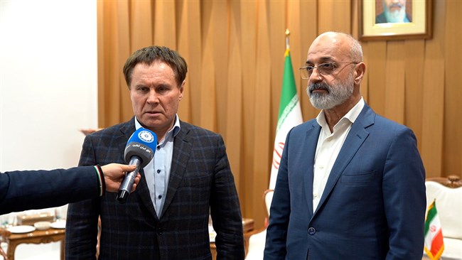 لئونید لوججکو رئیس شورای تجاری روسیه و ایران در جریان نشست با نایب‌رئیس اتاق ایران از ضرورت شناخت ظرفیت‌ها و تبادل اطلاعات دو طرف صحبت و چشم‌انداز حجم مبادلات بین دو کشور را بیش از ۱۰ میلیارد دلار برآورد کرد.