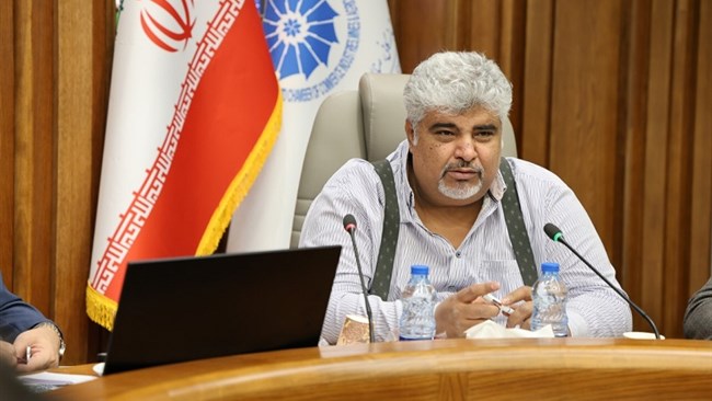 مجتبی دستمالچیان رئیس اتاق یزد از افزایش قیمت مواد اولیه و تشدید مشکلات بنگاه‌های اقتصادی خبر داد و تأکید کرد: بدون حمایت‌های هدفمند دولتی، بسیاری از واحدهای کوچک و متوسط در معرض تعطیلی قرار می‌گیرند.