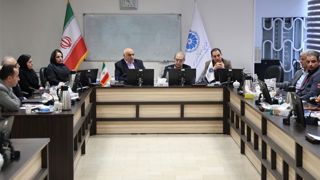 اعضای کمیسیون مالیات و تأمین اجتماعی اتاق ایران ساختار ناعادلانه مالیاتی کشور را به چالش کشیدند و پیشنهاد دادند: ترکیب مالیاتی به سمت مالیات‌هایی با پایه وسیع‌تر و اثر تورمی کمتر تغییر کند.