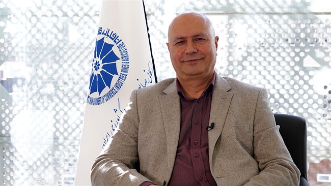 رئیس کمیسیون معدن اتاق ایران با ابراز امیدواری از متعادل شدن قیمت ارز پس یکسان‌سازی و حذف رانت، گفت: دولت به جای پرداخت بسته 700 همت، با اصلاح قوانین حامی فعالان اقتصادی باشد.