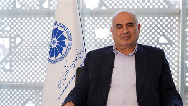 عبدالله مهاجر، خزانه‌دار و عضو هیات رئیسه اتاق ایران با بیان اینکه همه باید به دولت در توفیق حذف ارز ترجیحی و حذف منافع رانت خواران کمک کنند، بر ضرورت جبران افزایش هزینه مردم و تولیدکنندگان تاکید کرد.