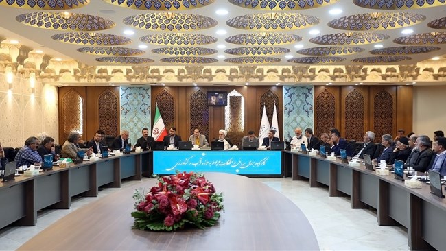 در نشست کارگروه بررسی مشکلات حوزه آب و کشاورزی در اتاق اصفهان، با تأکید بر لزوم اجرای قانون و تعیین تکلیف حقوقی حقابه‌های زاینده رود، نسبت به تداوم برداشت‌های خارج از ظرفیت حوضه هشدار داده شد.