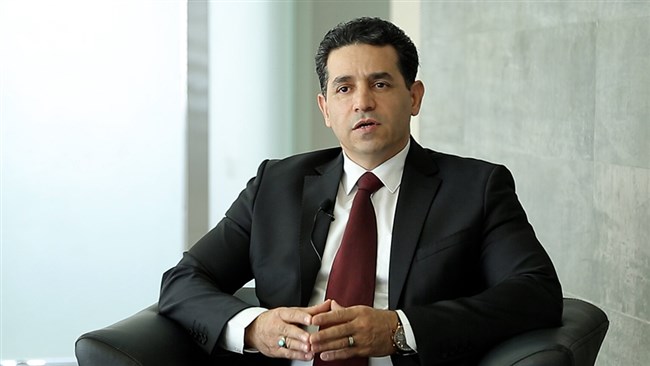 علی‌اکبر عبدالملکی، رئیس اتاق سنندج با انتقاد از فضای اقتصادی کشور، تعلل در تصمیم‌گیری‌های کلان را مهم‌ترین عامل فرسایش اقتصاد دانست و تأکید کرد: بلاتکلیفی، پرهزینه‌ترین وضعیت برای بنگاه‌ها و سرمایه‌گذاران است.