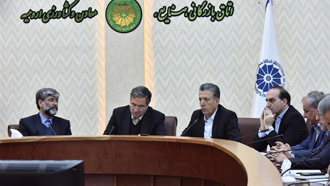 رئیس اتاق ارومیه گفت: در نشست شورای گفت و گوی استان، مهم‌ترین چالش‌های حوزه معدن، از تأمین انرژی و مالی تا مسائل حقوقی و محدوده‌های بلوکه‌شده، به‌صورت تخصصی بررسی و برای آن‌ها راهکار اجرایی تعریف شد.