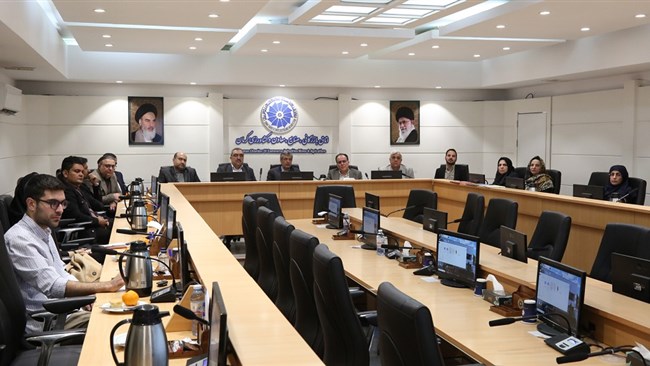 رئیس اتاق کرمان با بیان اینکه بانوان نگاه دقیق تری نسبت به موضوعات زیباسازی شهری دارند، اظهار کرد: بانوان کرمانی می توانند این موضوع را به صورت مطالبه ای عمومی مطرح و آن را پیگیری کنند.