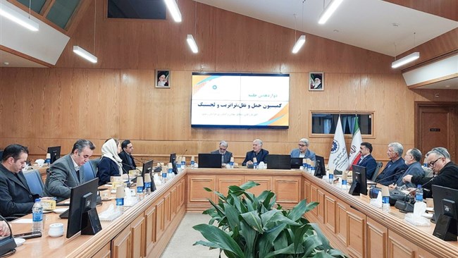 در جلسه کمیسیون حمل‌ونقل، ترانزیت و لجستیک اتاق مشهد، ضمن بررسی چالش‌ها و مسائل مرتبط با بخشنامه «حق توقف و دیرکرد ناوگان حمل‌ونقل داخلی کالا»، بر اصلاح فوری فرآیندهای مرزی تاکید شد.