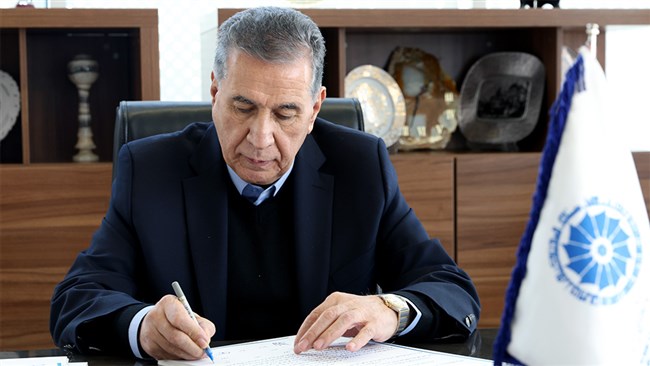 صمد حسن‌زاده رئیس اتاق ایران کسب دستاوردهای درخشان بانک رفاه کارگران در بیست‌وهشتمین همایش رتبه‌بندی شرکت‌های برتر ایران را تبریک گفت.