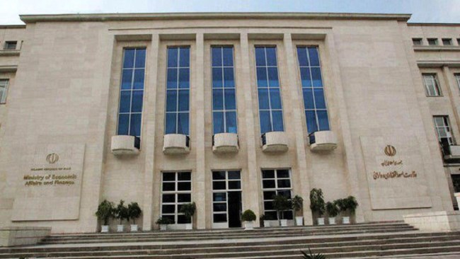 وزارت امور اقتصادی و دارایی با صدور اطلاعیه‌ای اعلام کرد: تأمین کالاهای اساسی و مواد اولیه واحدهای تولیدی در اولویت مناطق آزاد قرار گرفت.