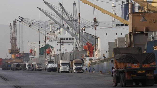 سه تصمیم مهم «تمدید یک ماهه ثبت سفارش‌های منقضی شده مربوط به کالاهای کشاورزی»، «معافیت کلیه کالاهای وارداتی از قاعده تقدم تاریخ ثبت‌ سفارش نسبت به تاریخ تخلیه» و «ترخیص درصدی کالاها» اتخاذ شد.