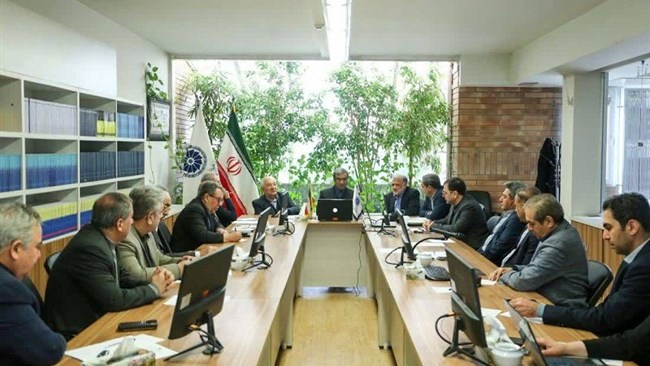 اعضای هیات نمایندگان اتاق بازرگانی خراسان رضوی در نشستی با حضور استاندار خراسان رضوی، به بررسی مهم‌ترین چالش‌های بخش تولید و تجارت استان در شرایط تجاوز دشمن به خاک میهن‌مان پرداختند.