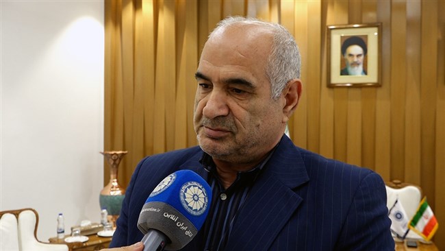 عضو هیئت رییسه اتاق ایران با اعلام اینکه تخلیه مواد اولیه و نهاده‌های مورد نیاز تولید کارخانجات از تمامی بنادر کشور در جریان است، به تشریح پیگیری‌های اتاق بازرگانی ایران برای تسهیل ترخیص کالا از گمرکات پرداخت.