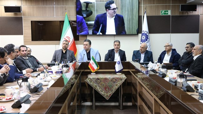 کمیسیون‌های فاوا و دانش‌بنیان اتاق ایران و کمیسیون تحول، نوآوری و بهره‌وری دیجیتال اتاق تهران در نشست مشترکی با موضوع اینترنت و اقتصاد دیجیتال، میزبان فعالان اقتصادی و مسئولانی از دولت و مجلس بودند.