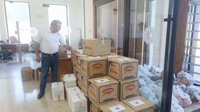 رئیس اتاق خرم آباد از توزیع ۷۰۰ بسته معیشتی کالاهای اساسی میان خانواده‌های کم‌برخوردار لرستان خبر داد و این اقدام را در راستای ایفای مسئولیت‌های اجتماعی و حمایت از اقشار آسیب‌پذیر در جنگ تحمیلی عنوان کرد.