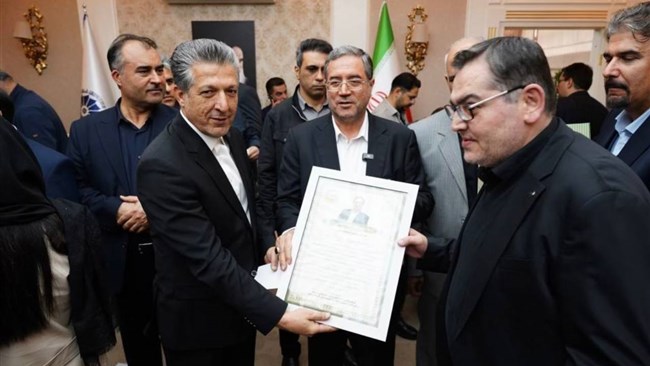 رئیس اتاق ارومیه اعلام کرد برنامه‌ریزی‌ها و اقدامات پیش‌نگرانه استاندار آذربایجان‌غربی سبب شد این استان در دوره‌های بحرانی اخیر در بسیاری از کالاهای اساسی و مواد اولیه به یکی از تأمین‌کنندگان مهم کشور تبدیل شود.