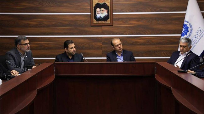 نخستین جلسه میز خدمت مشترک اتاق بازرگانی و اداره‌کل تأمین اجتماعی استان در سال جاری، با هدف رفع چالش‌های بیمه‌ای فعالان اقتصادی و تسهیل فضای کسب‌وکار برگزار شد.