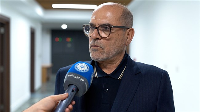 محمود نجفی‌عرب رئیس اتاق تهران بر لزوم نگاه ملی به شرایط اقتصادی تأکید کرد و گفت: باید تولید تداوم یابد تا روند مالیات‌دهی و پرداخت سهم تأمین اجتماعی، مختل نشود. برای این منظور باید بخشی‌نگری را کنار بگذاریم.