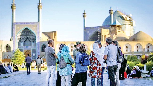 رئیس انجمن سرمایه‌گذاران مناطق نمونه گردشگری ایران خواستار حمایت جدی دولت از بخش گردشگری با توجه به خسارت‌های این صنعت از جنگ تحمیلی اخیر شد.