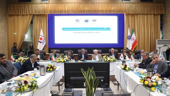 بیست‌ونهمین جلسه «یکشنبه‌های اقتصادی خراسان رضوی» موضوعاتی همچون تامین مواد اولیه و انرژی صنایع، وضعیت مرزها، مسائل مربوط به معادن، توسعه زیرساخت‌های اقتصادی مورد بحث و بررسی قرار گرفت.