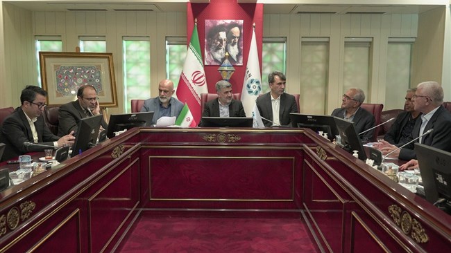 فعالان بخش خصوصی اصفهان در نشستی با رئیس سازمان بورس، از بلاتکلیفی در جبران خسارات، ابهام در سیاست‌های ارزی و مشکلات تأمین مالی سخن گفتند و خواستار تصمیم‌گیری فوری و شفاف شدند.