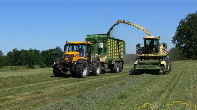 اتحادیه تولیدکنندگان و صادرکنندگان ماشین‌ها و ادوات کشاورزی ایران برای رفع چالش در نوسازی ماشین‌های کشاورزی در داخل و ایجاد بازار بزرگ‌تر برای تولیدات ایرانی، تهاتر در صادرات و اعطای تسهیلات داخلی را پیگیری می‌کند.