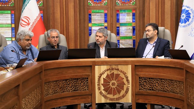 رئیس اتاق یزد در نشست اقتصاد مقاومتی استان که به میزبانی این اتاق برگزار شد، با اشاره به شرایط نامطلوب تولید در برخی صنایع، بر لزوم مدیریت صحیح منابع و حمایت از صادرات تأکید کرد.