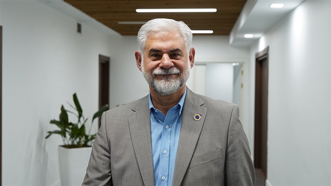 سامان نظری رئیس اتاق رشت ضمن اشاره به پیگیری و تصویب طرح ساماندهی خرید برگ سبز چای و واردات آن از برنامه‌ریزی برای تمرکز بر دیجیتالی‌سازی خدمات اتاق رشت خبر داد.