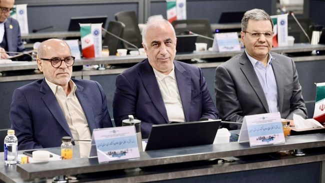 رؤسای اتاق‌های بازرگانی و معاونان هماهنگی امور اقتصادی چند استان‌ مرکزی کشور، با نگاهی واقع‌بینانه به وضعیت اقتصاد، ضمن هشدار نسبت به تداوم چالش‌ها، راهکارهایی مشخص برای حفظ تولید و عبور از شرایط موجود ارائه کردند.