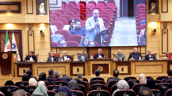 نشست مشترک دبیران تشکل‌های اقتصادی و اعضای هیات رئیسه و مسئولان اتاق بازرگانی، صنایع، معادن و کشاورزی ایران با هدف هم‌افزایی و تقویت تعامل و همکاری‌های دوجانبه برگزار شد.